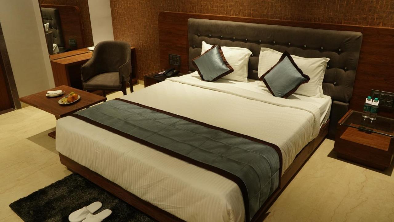 Alaukik Hotel 舍地 外观 照片