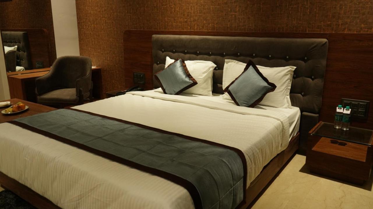Alaukik Hotel 舍地 外观 照片