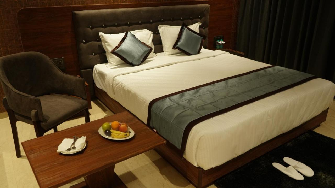 Alaukik Hotel 舍地 外观 照片